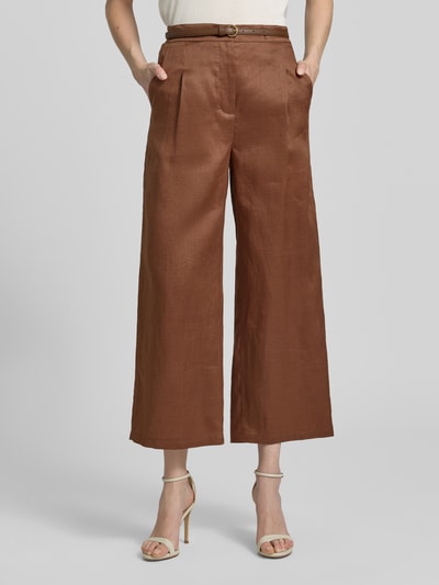 Frauenmodel trägt Regular Fit Culotte in verkürzter Länge Modell 'TARTUFO' von Max Mara, Optik: Unifarben, Passform: Regular-Fit, High-Waist, Länge: Cropped, Verschluss: Knopf und Reißverschluss, seitliche Eingrifftaschen, braune Farbe, glatte Textur, Ganzkörperansicht von vorne.