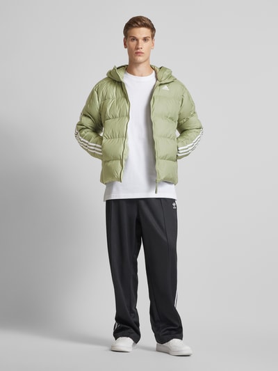 ADIDAS SPORTSWEAR Steppjacke mit Label-Print Oliv 1