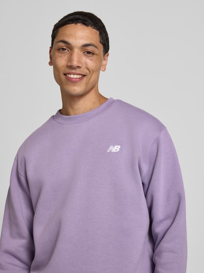 New Balance Sweatshirt mit Rundhalsausschnitt und Label-Stitching Violett 3