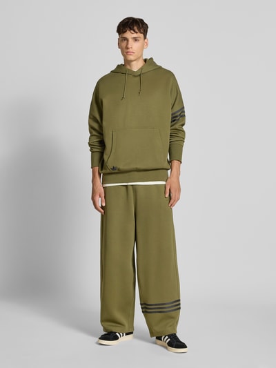 adidas Originals Wide fit sweatpants met logo-applicatie, model 'LO' Olijfgroen - 1