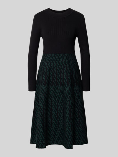 Produktfoto, Knielanges Kleid mit Rundhalsausschnitt von Apricot, zwart en donkergroen, Viscosemix, getailleerd model, Knielengte, ronde hals, ruglengte maat S: 107 cm, borstwijdte maat S: 35 cm, mouwlengte maat S: 63 cm
