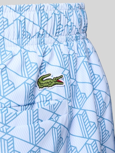 Produktfoto, Badehose mit Logo-Muster von Lacoste in Blau und Weiß, Optik:Allover-Muster, Logo-Stitching, Bundabschluss: Elastisch, Funktion: Schnelltrocknend, seitliche Eingrifftaschen, Gesäßtasche, mit Trockenbeutel