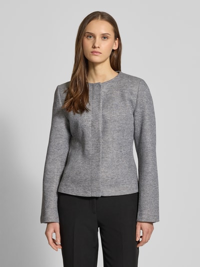 Frauenmodel trägt Slim Fit Jacke mit verdeckter Knopfleiste Modell 'SEDONA LIFE' von ONLY, Optik: Melange, Rundhals, Langarm; Ganzkörperansicht von vorne.