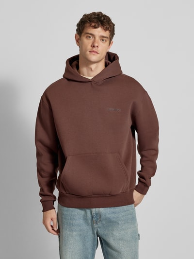 REVIEW Hoodie met labeldetail Donkerbruin - 4