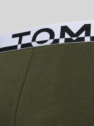 Produktfoto, Slim Fit Trunks mit Label-Schriftzug am Bund von Tom Tailor in Olivgrün, Optik: Unifarben, Label-Schriftzug, Bundabschluss: Elastisch, Material: Baumwoll-Elasthan-Mix, Multipack: 2er-Pack.