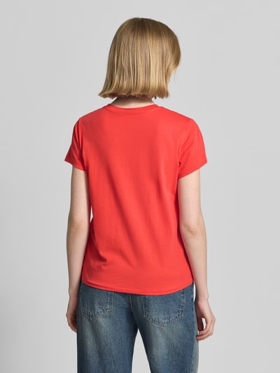 Frauenmodel trägt Regular Fit T-Shirt aus reiner Baumwolle von Polo Ralph Lauren in Unifarbe, Kurzarm, Rundhalsausschnitt, Ganzkörperansicht Rückansicht.
