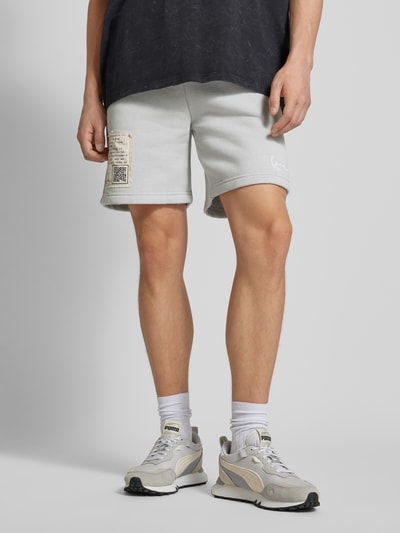 KARL KANI Korte regular fit sweatshorts met labelpatch Lichtblauw - 4