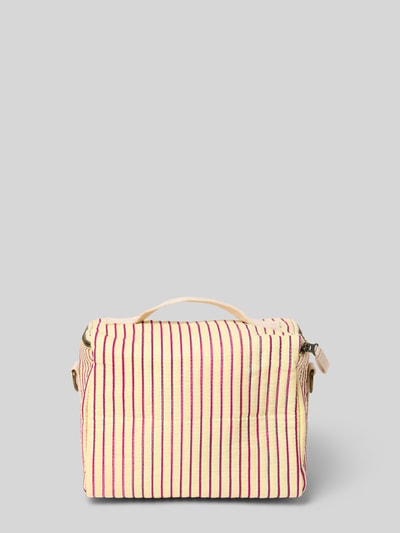 Produktfoto, Kühltasche mit Logo-Patch Modell 'Poplin' von STUDIO NOOS, żółte i różowe paski, materiał teksturowany, główna komora na zamek, odpinany pasek na ramię, Szerokość w rozmiarze 1: 25 cm, długość: 16 cm, głębokość: 17 cm, długość paska: 94 cm