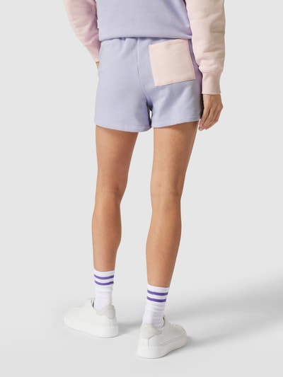 Jake*s Casual Bermudashorts mit kontrastiver Tasche am Gesäß Violett 5