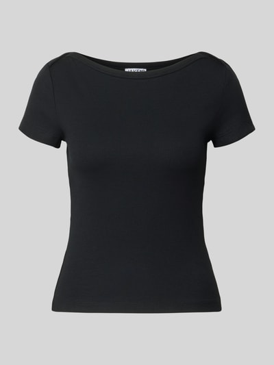 Produktfoto, schwarzes T-Shirt mit U-Boot-Ausschnitt von Jake*s Casual, fein gerippter Baumwoll-Mix mit Stretch, körpernaher Schnitt.