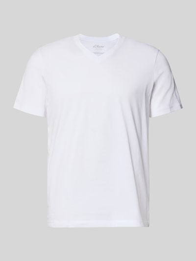 Produktfoto, weißes Regular Fit T-Shirt aus reiner Baumwolle von s.Oliver RED LABEL, glatte Struktur, Herren T-Shirt, neutraler Hintergrund.