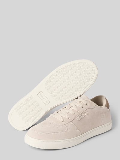 Produktfoto, Low Top Sneaker aus reinem Rindsleder Modell 'CALLE' von Marc O'Polo, unifarbenes Veloursleder, runde Schuhspitze, flache strukturierte Sohle, Schnürung, label-prägiowana aplikacja