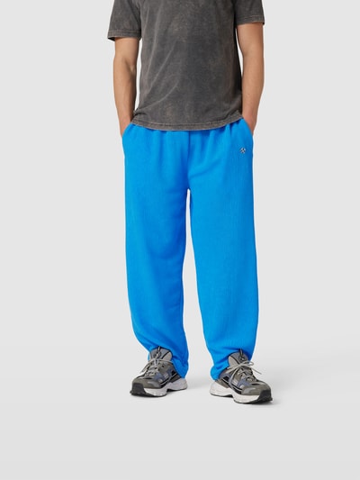 GmbH Sweatpants in Crinkle-Optik Blau 4