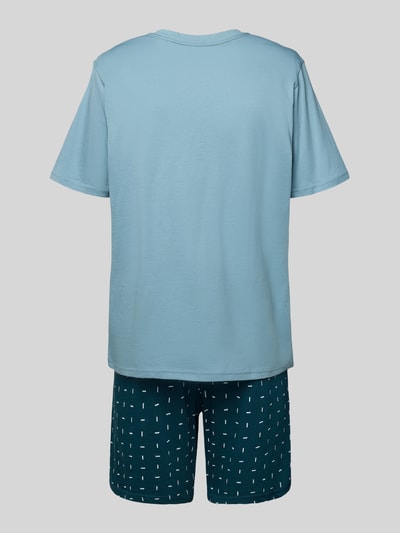 Männermodel trägt Relaxed Fit Pyjama Set im kurzärmeliges Design Modell 'Comfort' von Schiesser in Blau, reine Baumwolle, Ganzkörperansicht Rückansicht.
