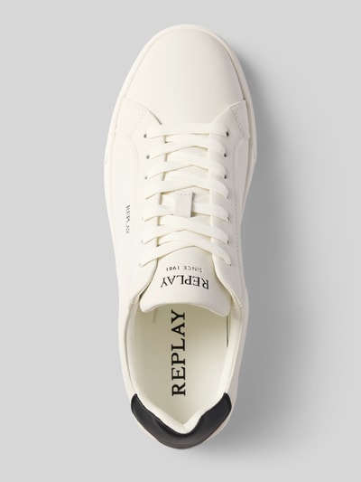 Produktfoto, Sneaker aus beschichtetem Leder mit Label-Details Modell 'EVAN' von Replay in Weiß mit strukturierter Sohle, abgerundeter Form, Schnürung, Marken-Schriftzug, Aufnahme von oben