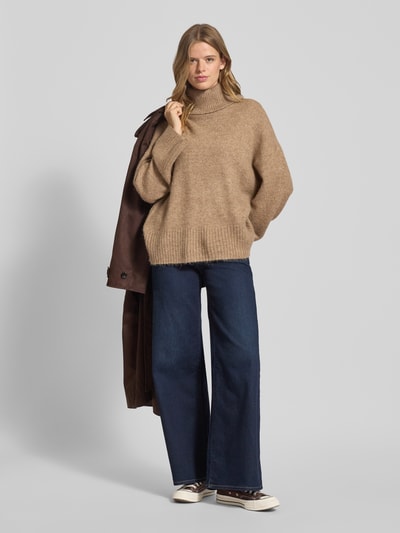 Gina Tricot Sweter z dzianiny o kroju oversized z golfem Camel 1