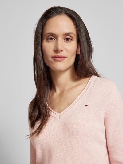 Tommy Hilfiger Pullover mit abgerundetem V-Ausschnitt Modell 'SOFT WOOL' Rosa 3