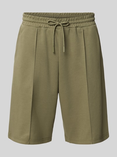 Produktfoto, Shorts mit elastischem Bund und Ziernähten von REVIEW aus Material-Mix mit Stretch-Anteil, Olivgrün, seitliche Eingrifftaschen, Loose-Fit, Kordelzug, Ziernähte, Bundweite 42 cm, Innenbeinlänge 26 cm, Größe M, glatte Textur