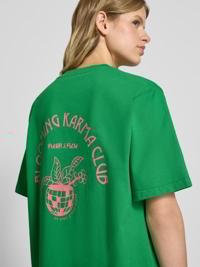 OH APRIL T-Shirt mit Label-Stitching Modell 'Blooming Club' Gruen 3