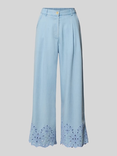 Produktfoto, Hose mit Lochstickerei und französischen Eingrifftaschen von Smith and Soul aus Lyocell in Hellblau, Wide-Fit, strukturierte Textur.