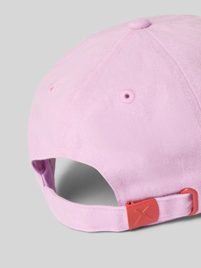 Produktfoto, Base Cap mit Allover-Logo-Print Modell 'Kobe' von Unio z bawełny, nadruk z logo na całej powierzchni, wyhaftowany motyw