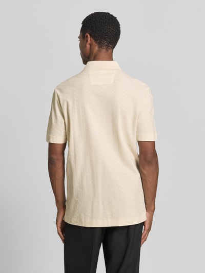 Männermodel trägt Regular Fit Poloshirt aus reiner Baumwolle Modell 'H-PACK189' von BOSS, Optik: Unifarben, Ganzkörperansicht Rückansicht.