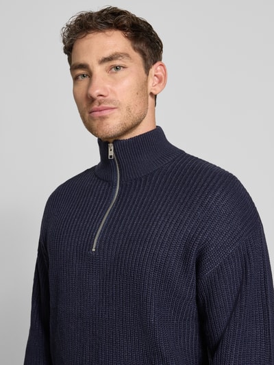 Jack & Jones Sweter z dzianiny z zamkiem błyskawicznym model ‘KAITO’ Granatowy 3