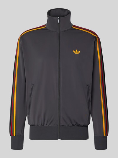 Produktfoto, Regular Fit Trainingsjacke mit mehrfarbigen Kontraststreifen Modell 'FIREBIRD TT' von adidas Originals, schwarze unifarbene Oberfläche, Stehkragen, Logo-Stitching, lange Ärmel mit geripptem Abschluss, seitliche Reißverschlusstaschen, sportliche Textur