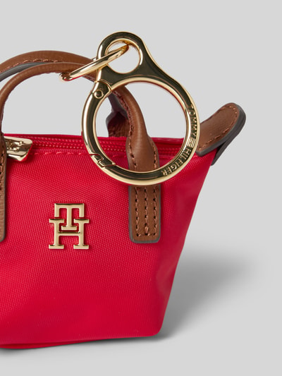 Produktfoto, Schlüsselanhänger im Henkeltaschen-Design von Tommy Hilfiger in Rot mit metallischer Logo-Applikation, Reißverschluss, unifarben