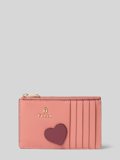 Produktfoto, Kartenetui aus Leder Modell 'CAMELIA' von FURLA in Rosa mit Herz-Applikation, Reißverschluss, mehreren Fächern, Label-Detail