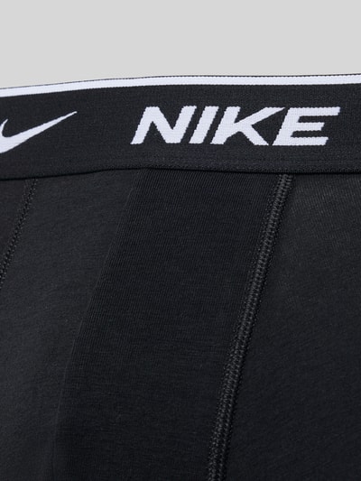 Produktfoto, Trunks aus Baumwoll-Mix Modell 'ESSENTIAL' von Nike, schwarze Farbe, eng anliegende Passform, elastischer Logo-Bund