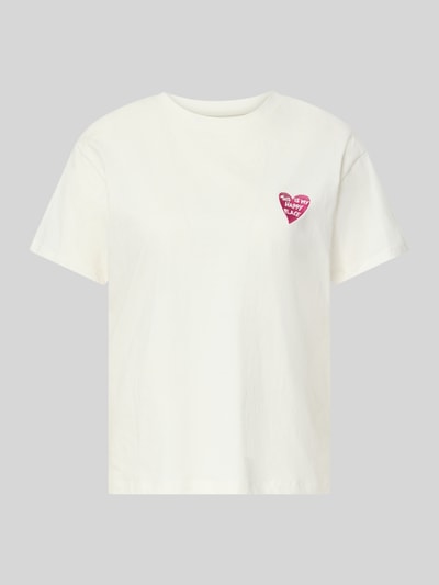 Produktfoto, Regular Fit T-Shirt mit Motiv-Stitching von Jake*s Casual aus Reine Baumwolle in Weiß mit Rundhalsausschnitt und rotem Stitching-Motiv