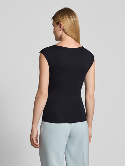 Marc Cain T-Shirt mit U-Boot-Ausschnitt und Label-Detail Marine 5