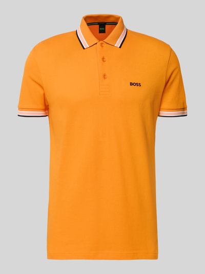 Produktfoto, Regular Fit Poloshirt aus reiner Baumwolle Modell 'PADDY' von BOSS Green in Optik: Unifarben mit Label-Print, Polokragen, 3-Knopf-Verschluss, Kurzarm, Materialverarbeitung: Piqué, leuchtendes Orange, glatte Struktur.