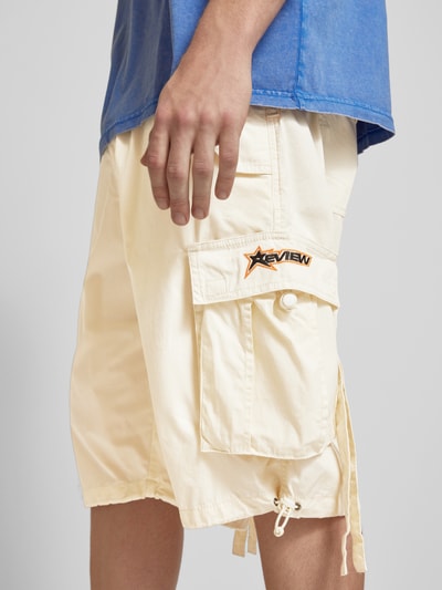 REVIEW Baggy Fit Cargoshorts mit Label-Stitching Ecru 3