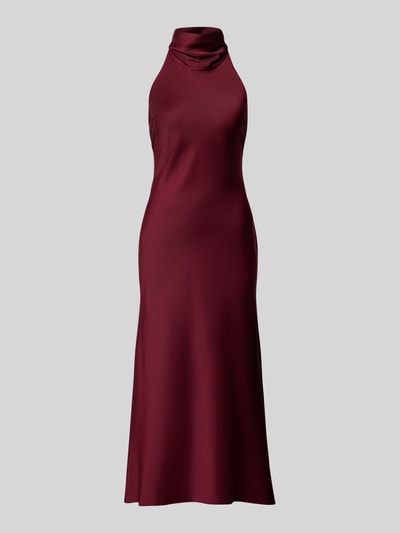 Productfoto, bordeauxrood avondkleed met halternek en open rug, satijn, aansluitende pasvorm, Bardot 'Abendkleid mit Neckholder Modell 'DELPHINA', elastische materiaalmix, midi lengte, schouder- en mouwloos, rugrits.