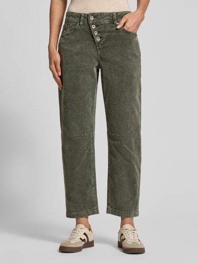 Kobiece modelka nosi zielone spodnie sztruksowe Relaxed Fit Cordhose aus Baumwoll-Mix Modell 'Malibu' od Buena Vista, damskie, pełny widok z przodu