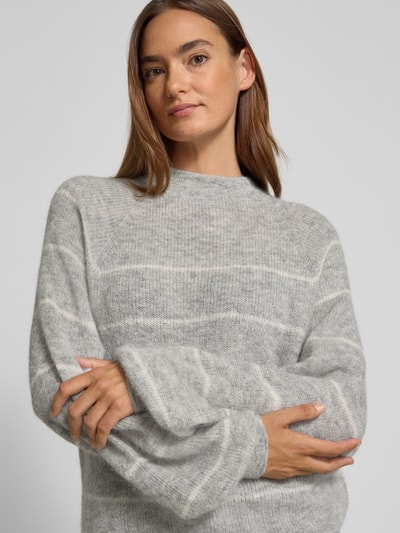 DRYKORN Sweter z dzianiny o kroju oversized ze stójką model ‘LARELY’ Jasnoszary melanż 3