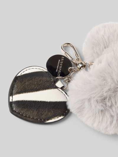 Seidenfelt Schlüsselanhänger mit Kunstfellbesatz Modell 'Double Heart Charm' Hellgrau 2