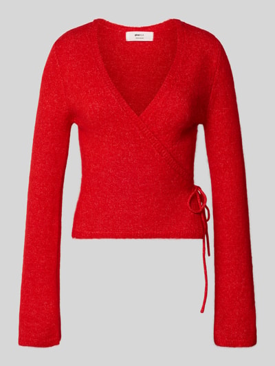 Produktfoto, Cardigan in Wickel-Optik von Gina Tricot aus rotem Material-Mix mit Alpaka-Anteil, Slim Fit, V-Ausschnitt, strukturierte Oberfläche