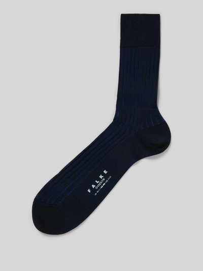 Produktfoto, Socken uit pure katoen model 'Shadow' van Falke, donkerblauw, fijn geribde boord, versterkte zones, tweekleurige ribstructuur.