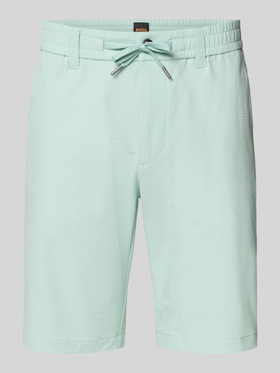 Produktfoto, Tapered Fit Bermuda mit Kordelzug Modell 'CHINO' von BOSS Orange in Hellblau, Optik:Allover-Muster, Crinkle-Design, Label-Applikation, Bundabschluss mit Kordelzug, Materialverarbeitung: Crinkle