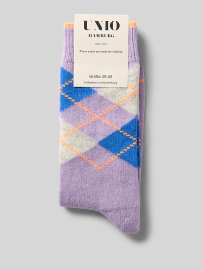Produktfoto, Socken mit Woll-Anteil von UNIO HAMBURG in lila mit blau-oranje-witte ruit, elastische materiaalmix, ribboordjes, contraststrepen