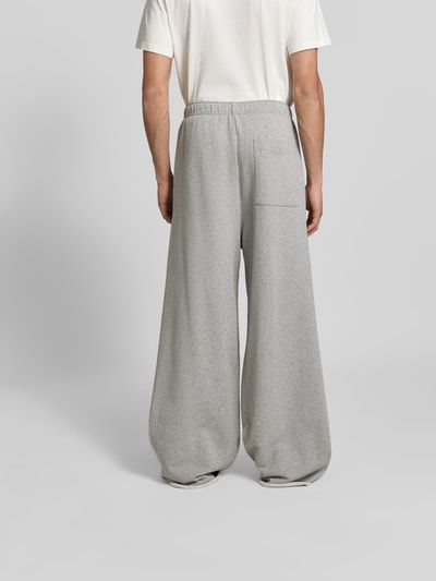 MM6 Maison Margiela Wide Fit Sweatpants mit Logo-Patch Mittelgrau Melange 5