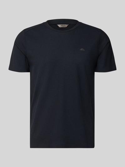 Produktfoto, T-Shirt mit Strukturmuster Modell 'TELLER TEE' von Ellesse, dunkle Farbe, Regular-Fit, Material-Mix mit Stretch-Anteil, Logo, Rundhalsausschnitt, Herren T-Shirt, Rückenlänge bei Größe M: 67 cm.