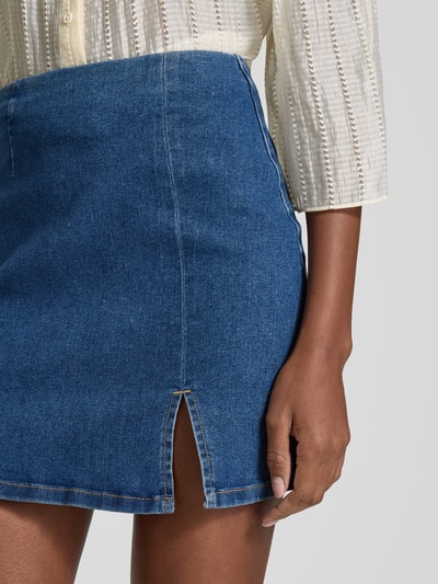 Vero Moda Spódnica jeansowa o dopasowanym kroju z rozcięciem z przodu model ‘NELLY’ Ciemnoniebieski 3