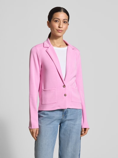Vrouwenmodel draagt Sweatblazer met Taschen und Revers van Christian Berg Woman in regular fit, roze kleur, materiaal-mix met modal, met knoopsluiting, reverskraag en zakken, Ganzlichaansicht van voren.