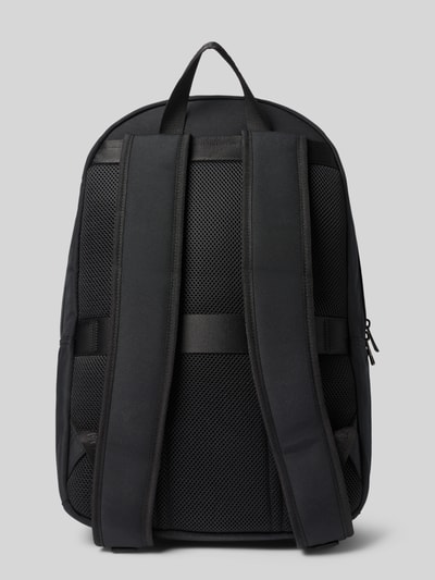 Produktfoto, Rucksack mit Label-Schriftzug Modell 'REPREVE' von Tommy Hilfiger, Optik: Unifarben, zwei breite Schulterriemen, Tragehenkel, Rücken mit Mesh-Textur, Materialverarbeitung: Webware