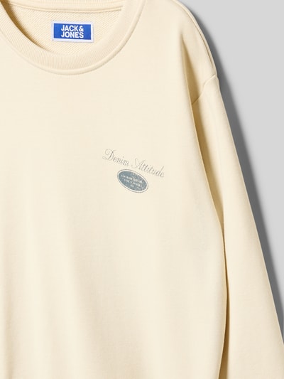 Produktfoto, sweatshirt met labelprint model 'DOVER' van Jack & Jones, katoenmix, los model, ronde hals, ribboorden, crèmekleur, glad oppervlak