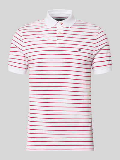 Produktfoto, Regular Fit Poloshirt aus Baumwoll-Mix von Tommy Hilfiger, Optik: Allover-Muster mit roten Streifen, Logo-Stitching, Polokragen, 2-Knopf-Verschluss, Kurzarm, geschlitzter Rumpfabschluss, Piqué Materialverarbeitung